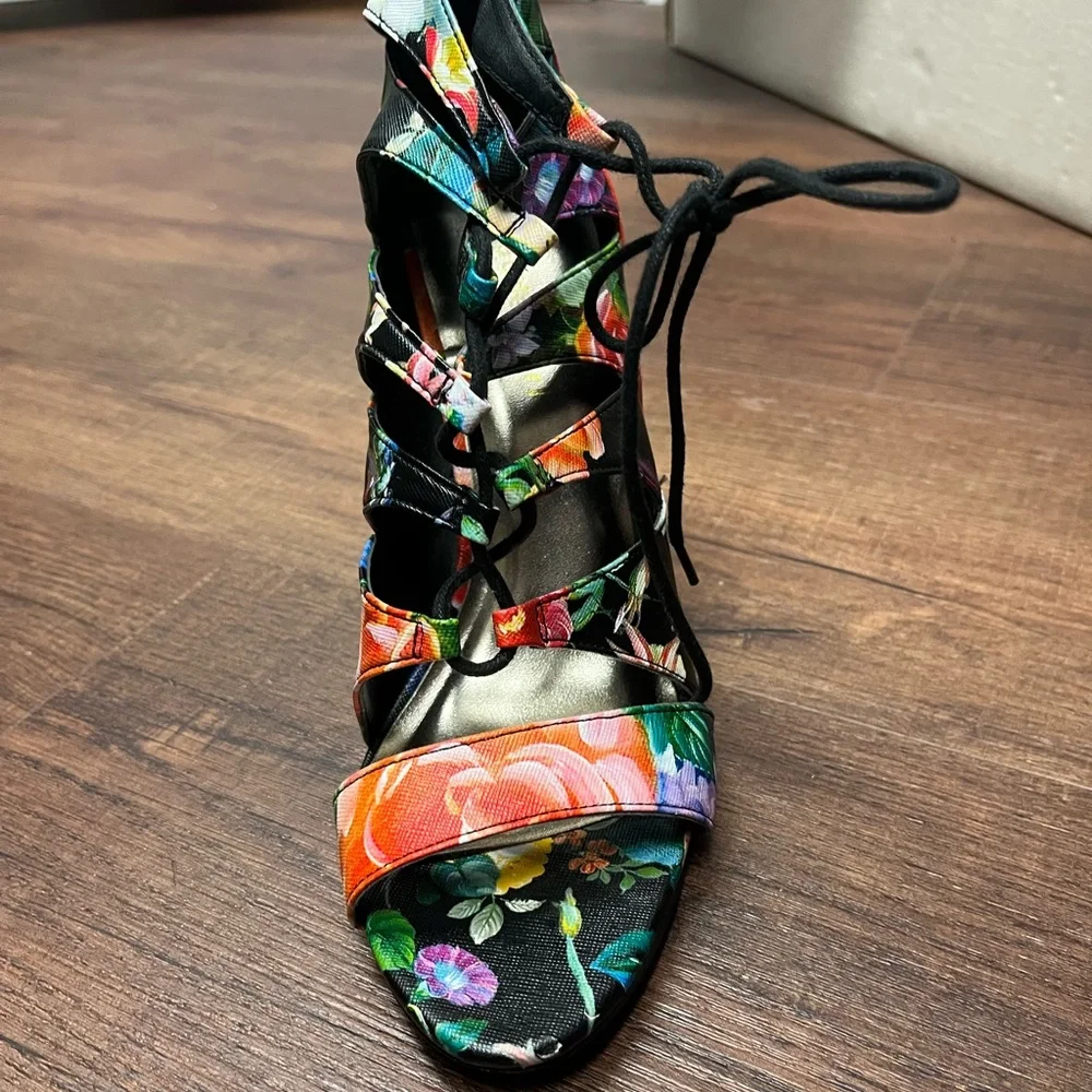 Madden Girl Raceyyy Floral Lace Up Heels With Zipper Back Size 10